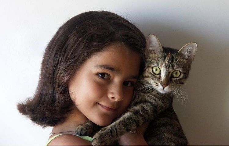 Девочка и ее кошка
