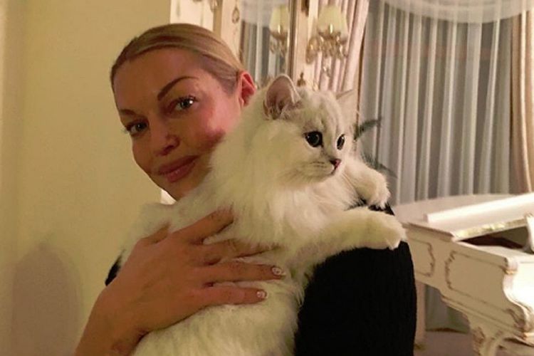 Яна Волочкова и ее кот